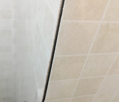 扬州市瓷砖空鼓维修公司分享阳台瓷砖脱落的修复过程可以分为以下几个步骤